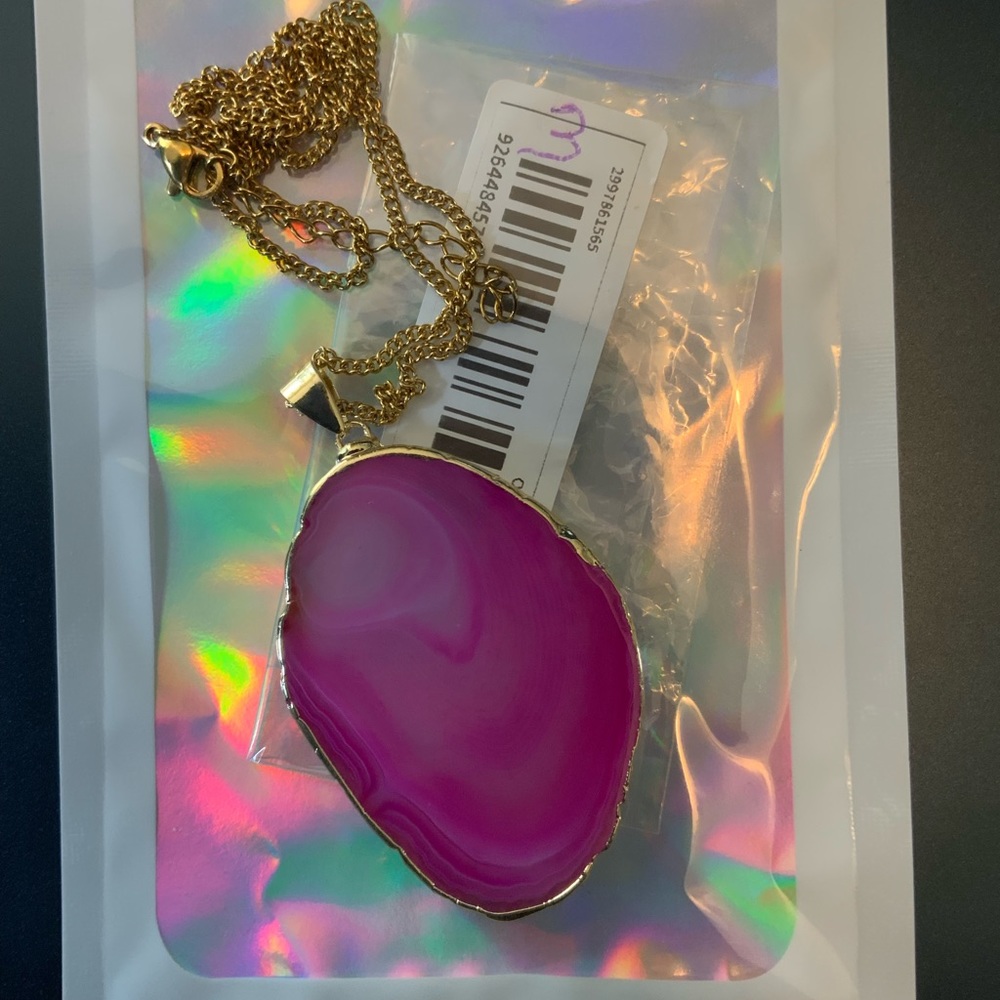 ROSE RED AGATE NECKLACE